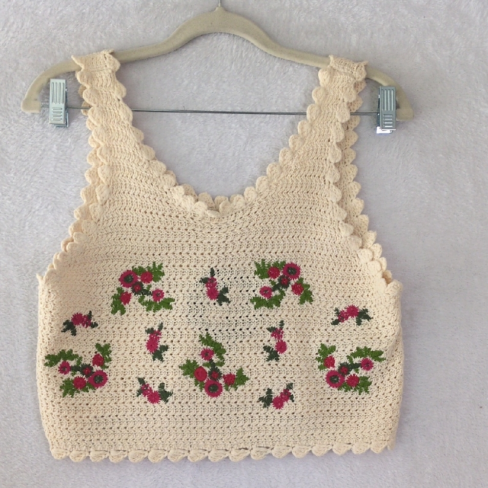 Cozy Casual Women's Tan Embroidered Floral Knit Crop‎ Top Size XS